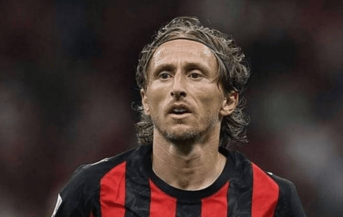 罗马诺：整个米兰都希望魔笛再留队一年，欧冠资格成关键因素